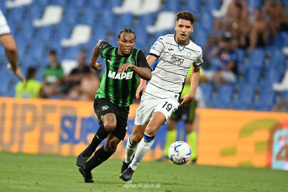 中展示了他 中展示了他